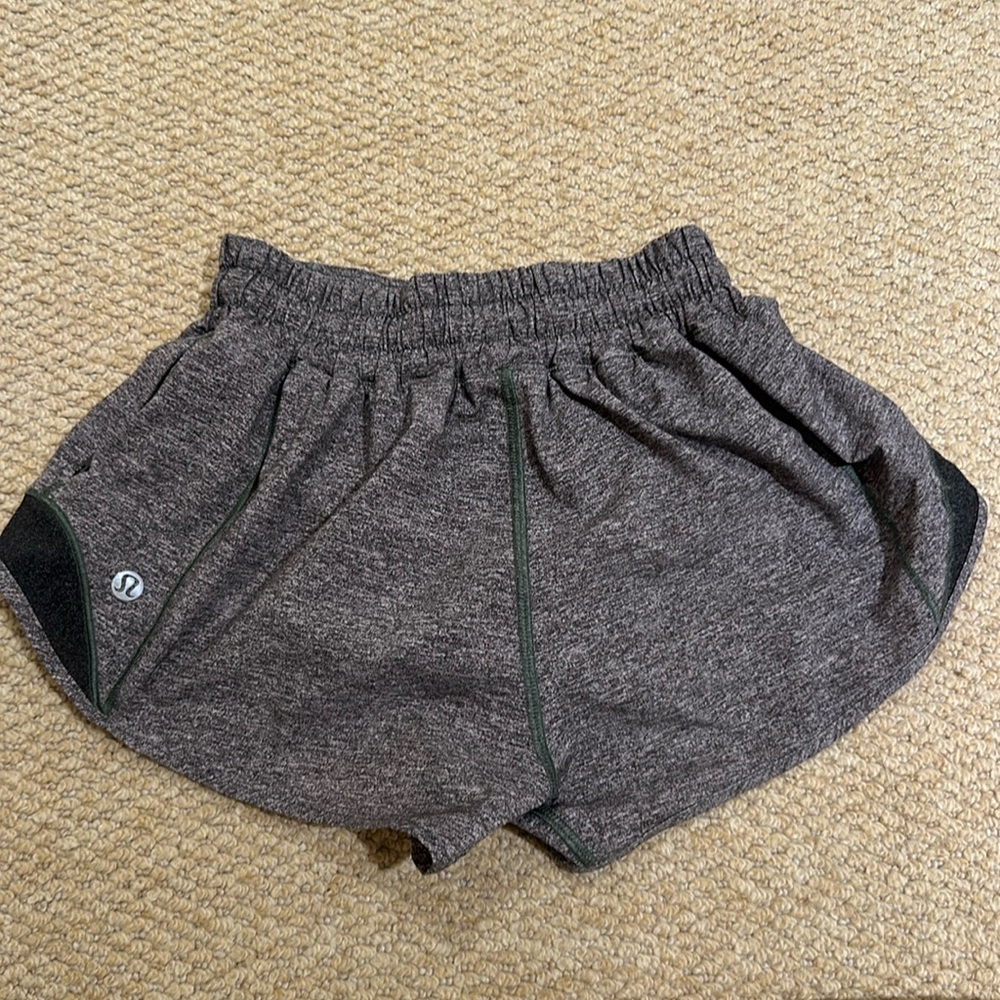 LIKE NEW gray lululemon hotty hot shorts size 0